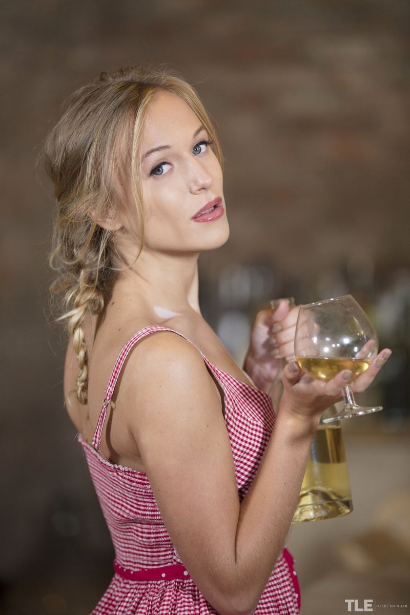Фатима, 31